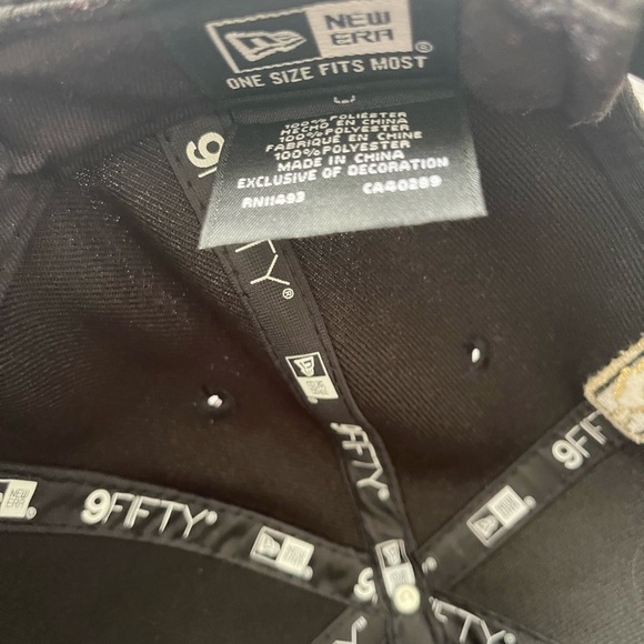 Rare Chicago Bulls Jordan Metal Gold Badge flat brim snap back hat - Picture 7 of 8